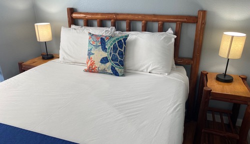 Comfort Cabin, 2 Bedrooms, Kitchen, Canal View