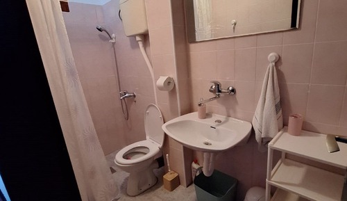 Studio (Studio Apartment)