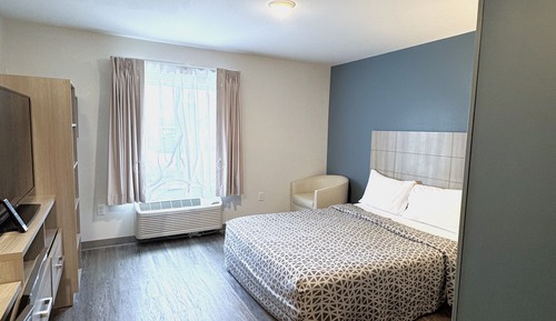 Queen Suite Accessible