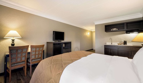 Standard Room, 1 Queen Bed, Non Smoking