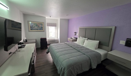 Room 1 King Bed - ADA