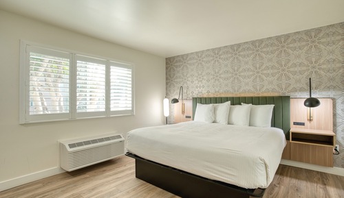 Deluxe Room, 1 King Bed