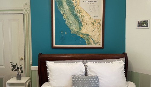 California Room - Shared Bathroom