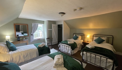 Deluxe Quadruple Room