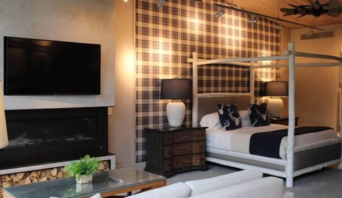 Signature Studio Suite, 1 King Bed with Sofa bed, Fireplace