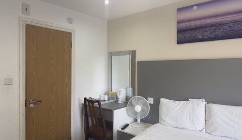 Deluxe Triple Room, Private Bathroom