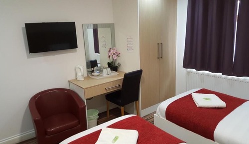 Basic Double or Twin Room, Private Bathroom