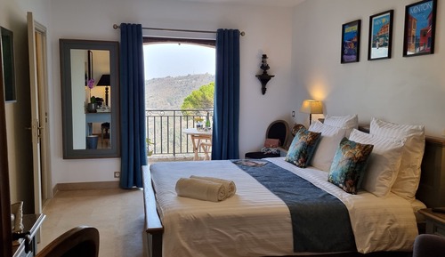 Chambre Double Deluxe Menton, accès piscine, vue vallée