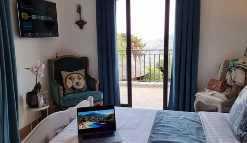 Chambre Double Deluxe Monaco, accès piscine, vue jardin