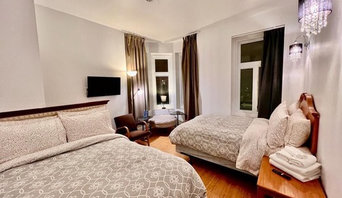 Comfort Room (204)