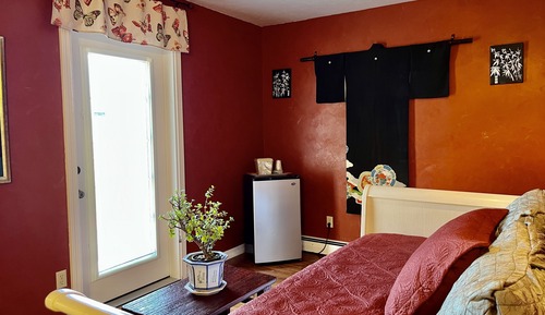 Suite, Private Bathroom, Mountain View (Columbia Mountain Suite)