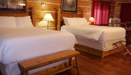 House, 2 Queen Beds, Kitchen, Annex Building ( MacDonald Lake)