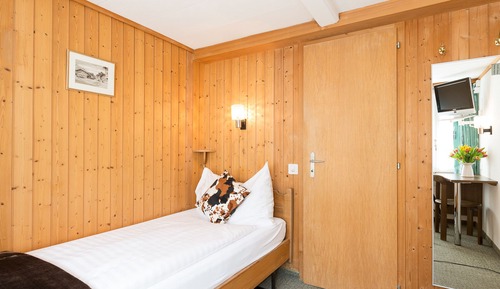 Single Room, Mountain View