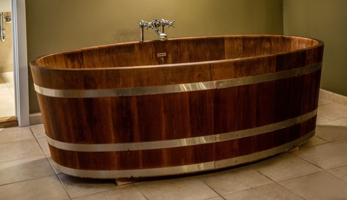 Signature Suite, Bathtub