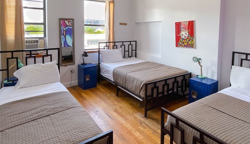 Single Bed in Shared Dormitory, Private Bathroom (3 person max)