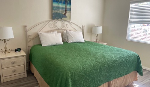 Large 2 Bedrooms, 1 Bath, Kitchen, Patio