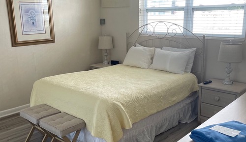 Studio, 1 Queen Bed, Kitchen