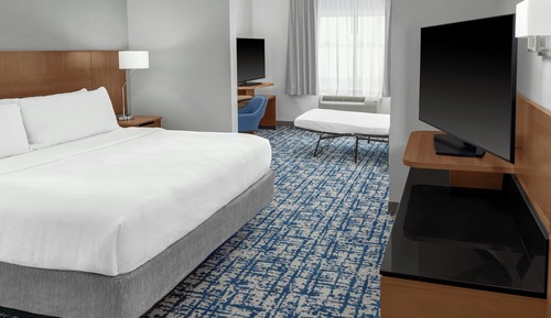 Room, 1 King Bed (Mobility/Hearing Access, Roll-in Shwr)