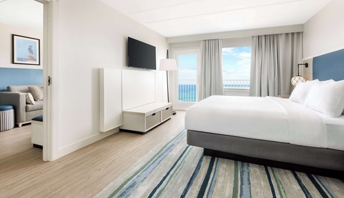 Suite, 1 King Bed, Accessible (Oceanfront)
