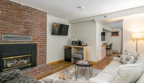 One King Suite with Fireplace