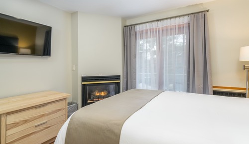 One Queen Suite with Fireplace