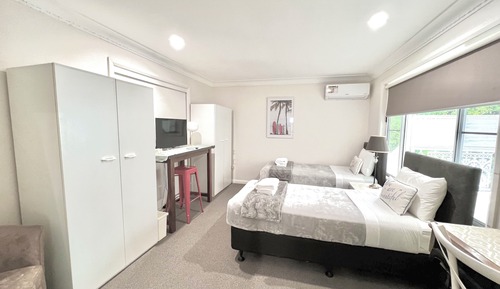 Deluxe Twin Room, Shared Bathroom