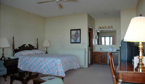 Standard Room, 1 Queen Bed