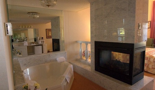 Standard Studio Suite, 1 King Bed, Jetted Tub