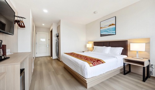 Deluxe Room, 1 King Bed, Non Smoking