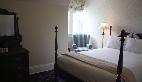 Cozy Queen Room