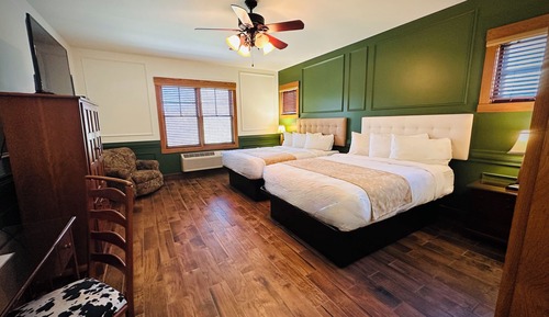 Standard Room, 2 Queen Beds, Non Smoking, Mountain View (01)