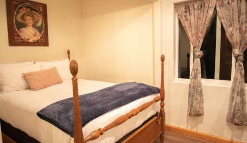 Deluxe Studio Suite
