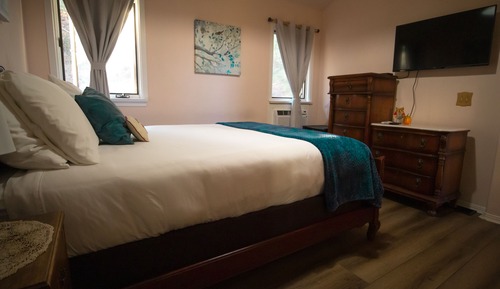 Standard Room, 1 Queen Bed