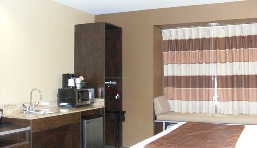 Standard Suite, 1 Queen Bed, Accessible, Non Smoking (Mobility, Tub w/ Grab Bars)