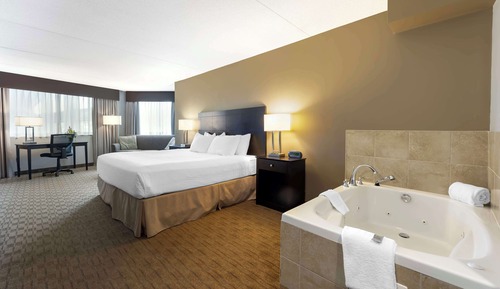 Luxury Room, 1 King Bed, Jetted Tub, Poolside