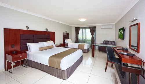 Executive Room, Multiple Beds, Non Smoking, Kitchen