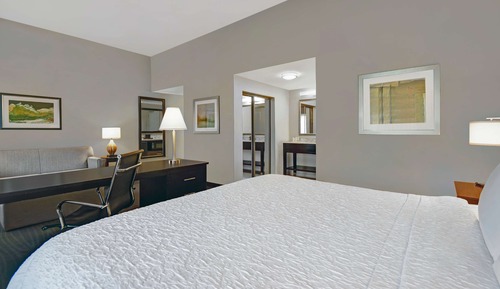 King Studio, Hearing Accessible with Roll-in Shower