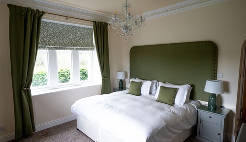 Standard Cottage, 1 King Bed (Two minutes walk from the main Hall)