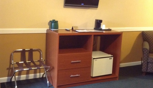 Basic Room, Queen Bed