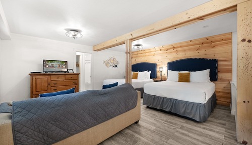 Two Queen Riverview Studio (Room #11)