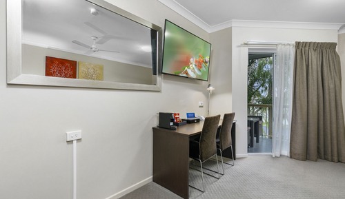 Deluxe Room, 1 King Bed, Non Smoking