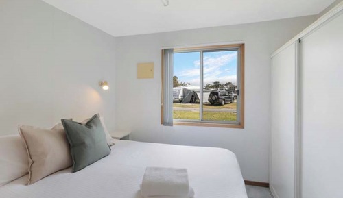 Standard Cabin - Sleeps 4 - Dog Friendly