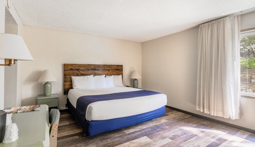Standard Room, 1 King Bed, Dogs Allowed, Ground Floor