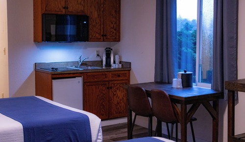 Standard Room, 2 Queen Beds, Dogs Allowed, Ground Floor (Kitchenette)