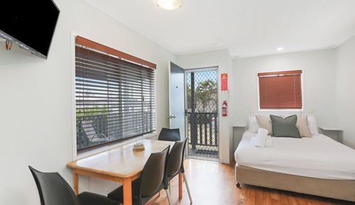 Economy Cabin - Sleeps 4 - Dog Friendly