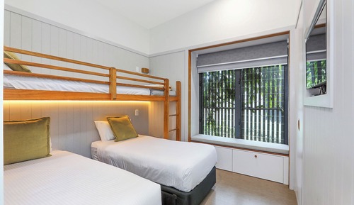 Premium Cabin - Sleeps 5