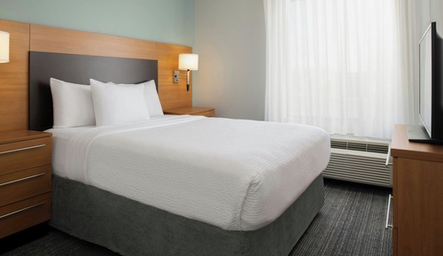 Suite, 2 Bedrooms (Mobility/Hearing Accessible, Tub)