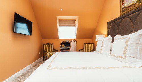 Deluxe King Room 2