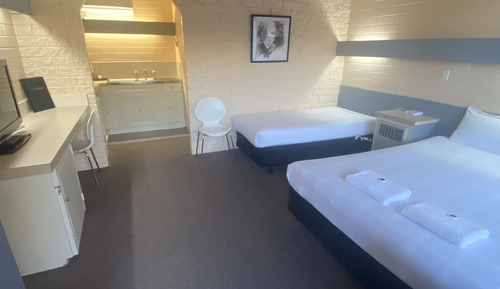 Family Queen + 3 single