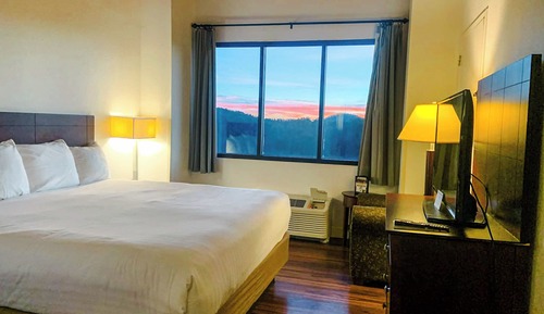 Standard Room, 1 King Bed